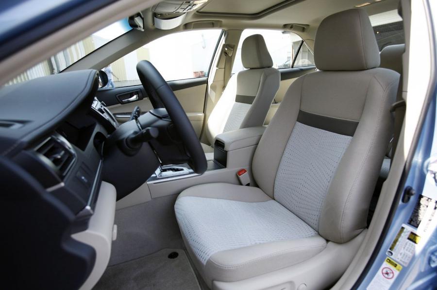  Toyota Camry Hybrid 2012 года  (фото 23 из 71)